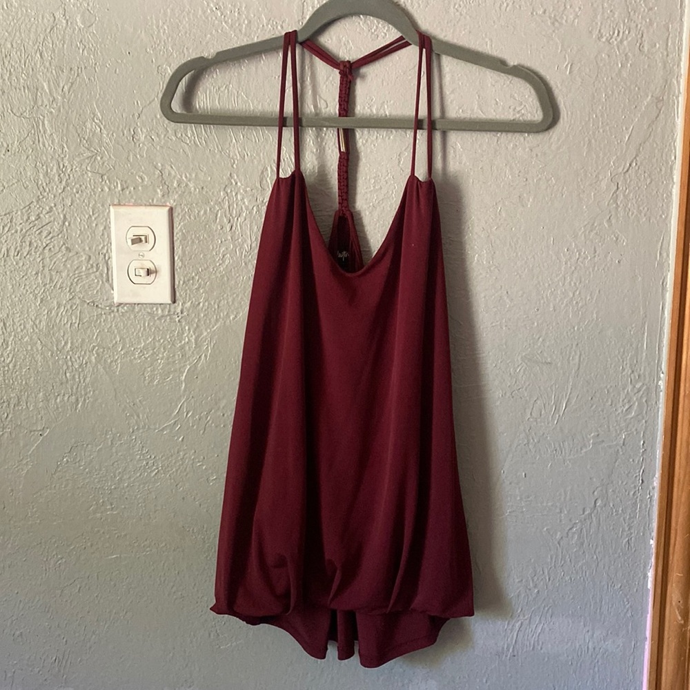 Daytrip, M, maroon tank top